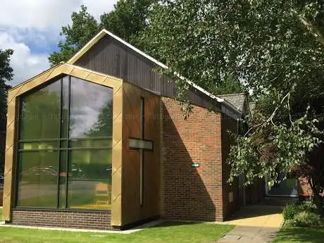 Photo de Crawley United Reformed Church