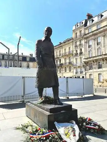 Photo de Statue of Jacques Chaban Delmas