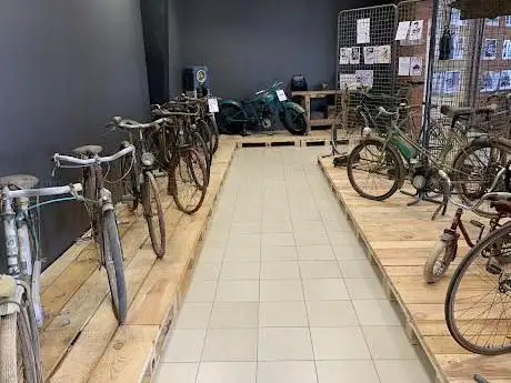 Photo de L'Arcatène - Musée Helyett - Exposition vélos et motos