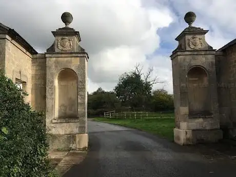 Photo de Carburton Lodges And Gate Piers