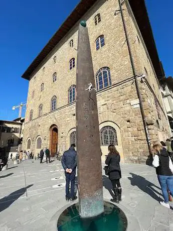Photo de Monumental Sundial