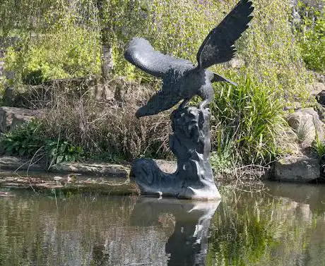 Photo de Japanese Eagle statue