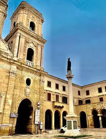 Photo de Monumento alla Madonna Pellegrina