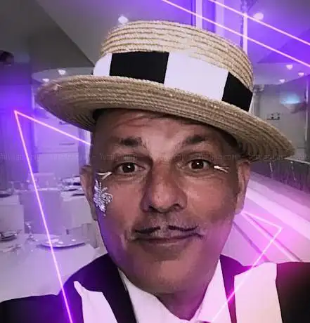 Magico Valentino Performance magia cabaret circus.Mago per eventi feste a Roma..Animazione matrimonio Roma.