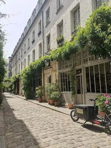 Cour Damoye
