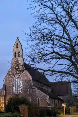 Photo de St Michael & All Angels Church