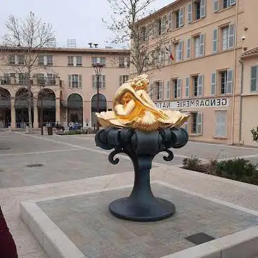Photo de Statue de Brigitte Bardot par Milo Manara