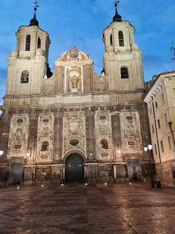 Photo de Iglesia de Santa Isabel de Portugal