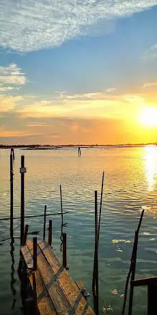 Photo de Punto panoramico tramonto su laguna biketrack