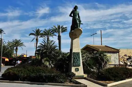 Photo de Monumento al Hombre del Mar