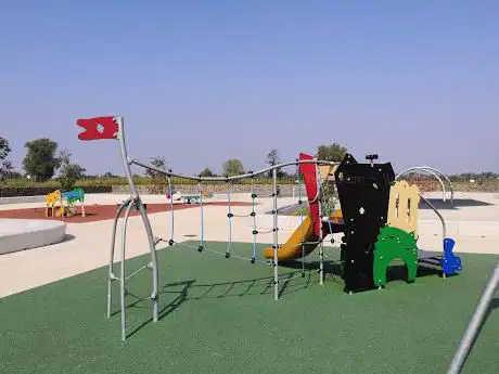 Photo de Area gioco del parco dei laghetti di Falchera