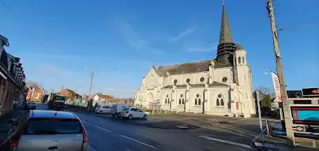 Photo de Église catholique Saint-Laurent à Richebourg et son Cimetière