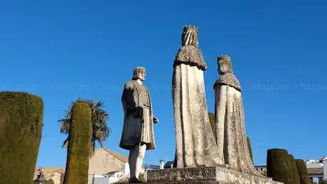 Photo de Monumento a los Reyes Católicos y Colón