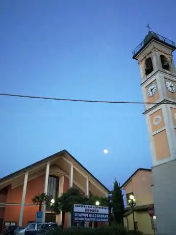 Photo de Casa parrocchiale di Gurone