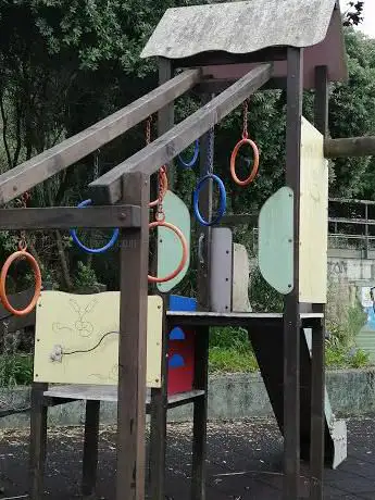 Columpios  parque infantil