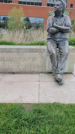 Photo de Ronnie Barker Statue