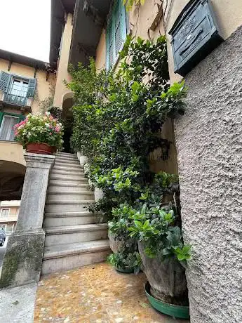 Photo de Porta di Santa Maria della Tomba