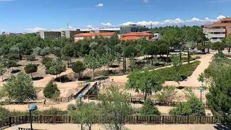 Photo de Arroyo Retamares Park