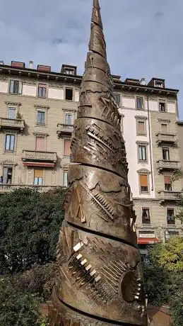 Photo de Torre a Spirale di Arnaldo Pomodoro