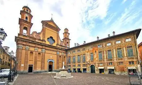 Piazza Delle Piane