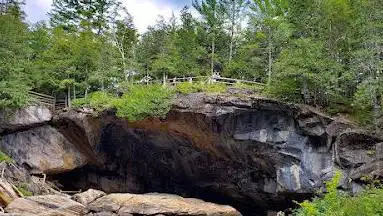 Photo de Natural Stone Bridge & Caves