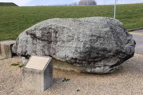 Menhir de Crusilles-Dessus