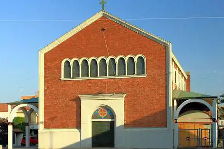 Photo de Church of the Holy Cross