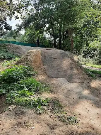 Photo de Rotary Dirt Jumps