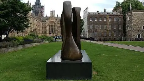 Photo de Knife Edge - Two Piece by Henry Moore