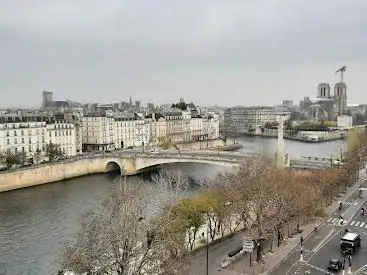 Photo de Statue de Sainte Genevieve