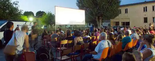Riez - Cinéma de Pays, Cour de l'École Rouvier