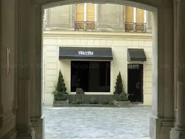 Loo & Lou Gallery