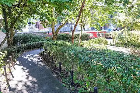 Photo de Thornhill Bridge Community Garden (West)