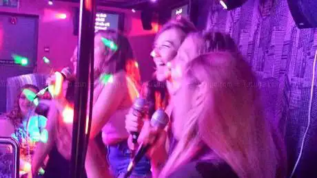 Photo de Metropolis Karaoke Bar