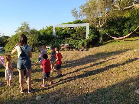 Cuccioli nel bosco Fiori tra le rocce ASD APS