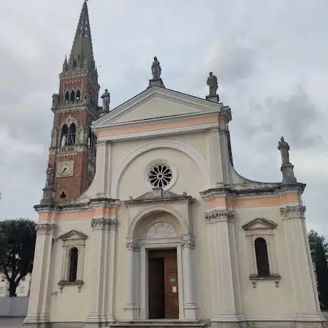 Photo de Church of Saint John Baptist