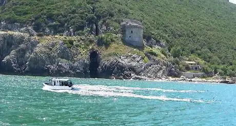 Photo de ESCURSIONI IN BARCA ALLE GROTTE DEL CIRCEO - PESCATURISMO