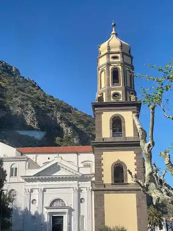 Photo de Basilica Pontificia della Madonna del Lauro