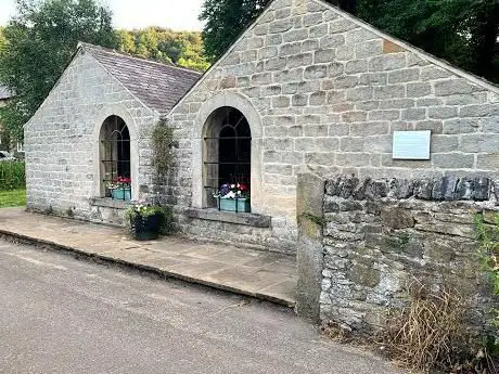 Photo de Stoney Middleton Bath House