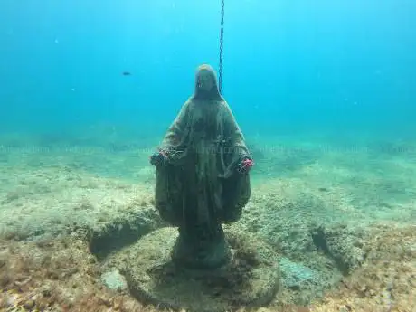 Photo de Madonna sommersa