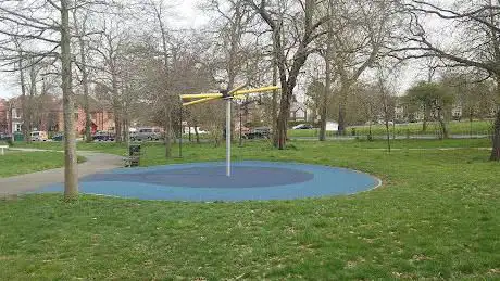 Photo de Lowlands Recreation Ground