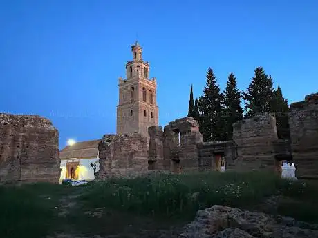 Photo de Ruinas del palacio de los Duques de Alba