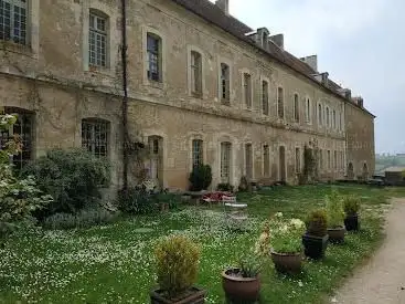Photo de Moutiers-Saint-Jean Abbey