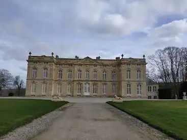Lac du château du Bourg-Saint-Leonard