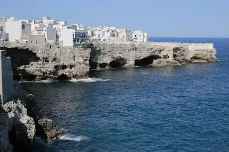 Photo de Grotta delle Rondinelle
