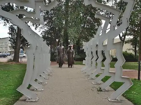 Monument to De Gaulle and Churchill