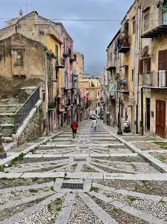 Photo de Monumental stairway in Via Roma