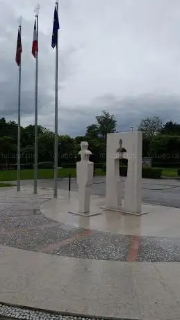 Photo de Monumento ai carabinieri d'Italia