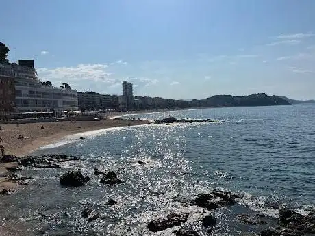 Monument a l'Ã’pera Marina