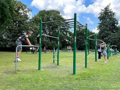 Photo de Glenmore Park Play Area / Outdoor Gym
